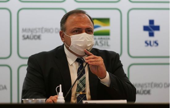 Ministro da Saúde volta a defender medicamento sem eficácia contra Covid-19
