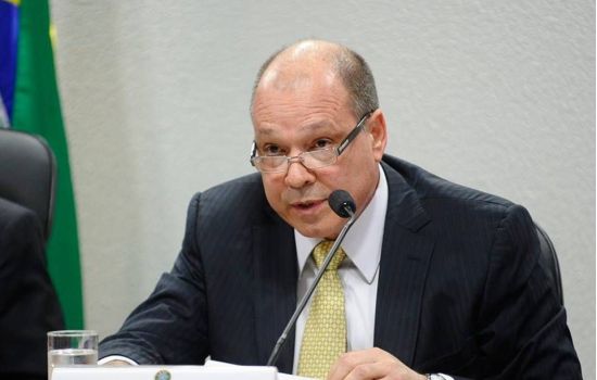 Ex-diretor da Anvisa lidera farmacêutica que quer vender Sputnik no Brasil