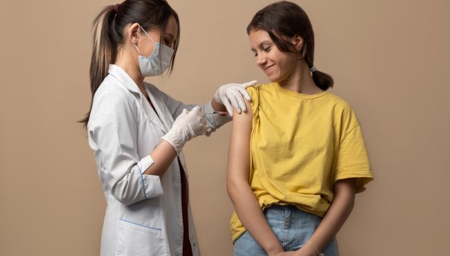 Saiba como funcionará a imunização com as primeiras doses da vacina contra a dengue.