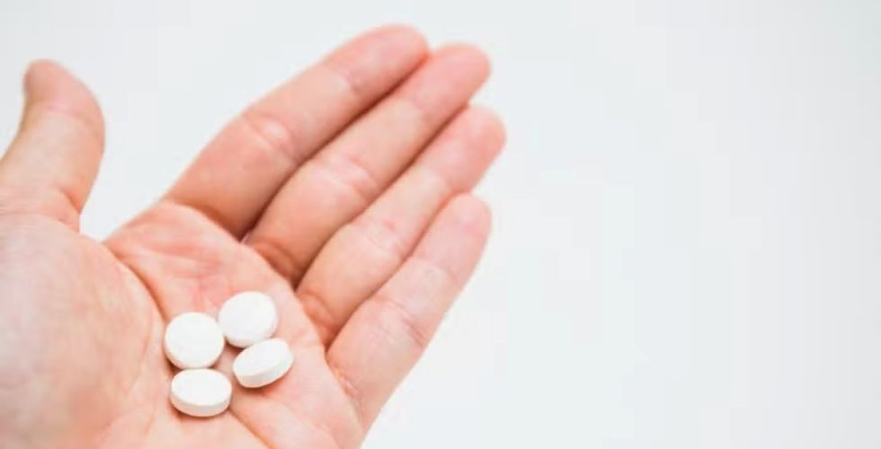 “Desafio do paracetamol” nas redes sociais acende alerta após aumento de intoxicações entre jovens