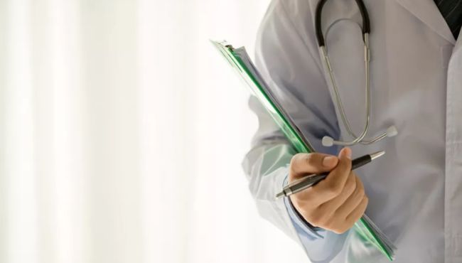 A comissão da indústria farmacêutica para médicos na mira do Governo Federal