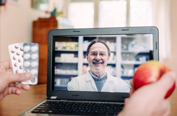 Interação entre alimentos e medicamentos: o que o farmacêutico precisa saber