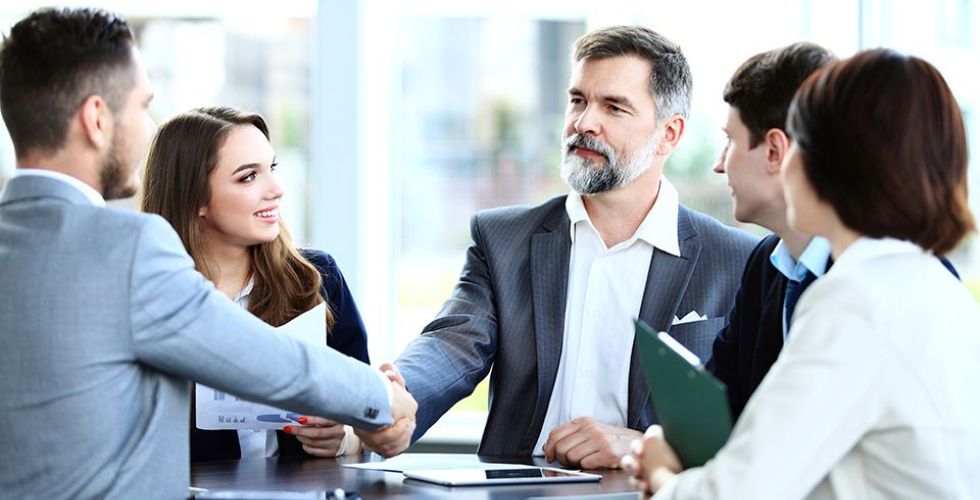 Aprenda a usar o networking a favor da sua carreira farmacêutica
