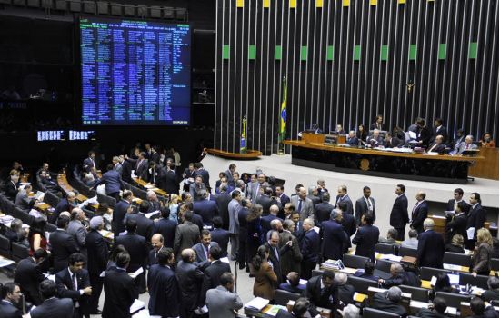 Como a política afeta o mercado farmacêutico