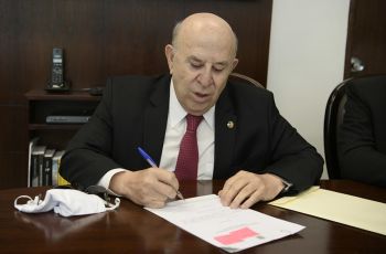 Senador pede mais rigor na fiscalização dos preços de medicamentos