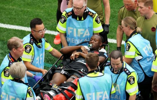 “Apito verde”: conheça o medicamento usado por Ismaël Koné após fratura na Copa