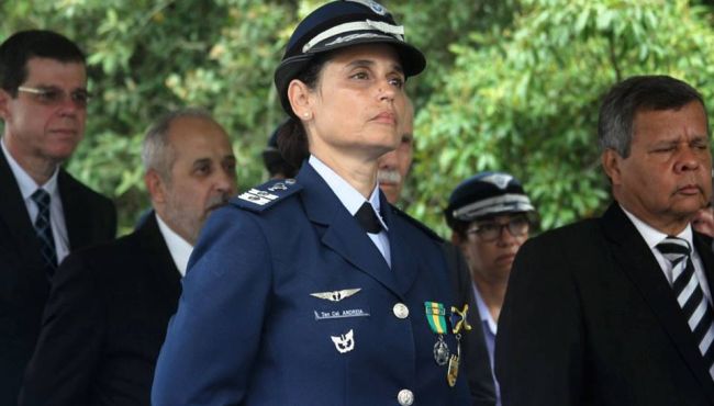 Trajetória da primeira farmacêutica a presidir o laboratório da aeronáutica.