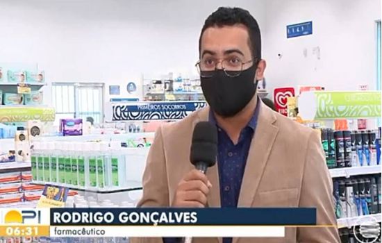 Farmacêutico explica por que o álcool em gel fica grudento