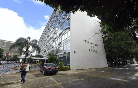 Governo impõe sigilo de 10 anos sobre 2º contrato com a Pfizer, que é R$ 1 bilhão mais caro que o 1º