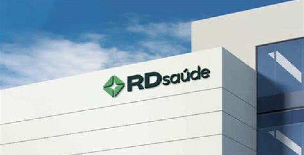 Raia Drogasil lidera ranking e setor farmacêutico avança com foco em eficiência e capilaridade