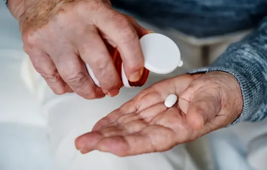Estudo indica que medicamento para demência pode aumentar risco de AVC