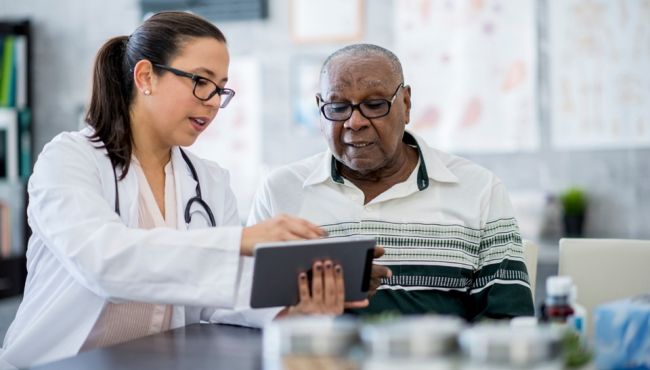 Atuação do farmacêutico é fundamental na revisão farmacoterapêutica do idoso