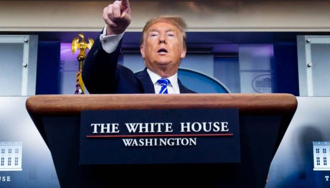 Trump sugere tratar coronavírus com injeção de desinfetante ou banho de sol