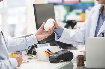 Coleta de CPF em farmácias entra na mira do Procon-SP por falta de transparência