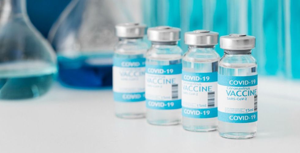 Covid: Pfizer diz que vacina atualizada é eficaz contra variante EG.5