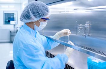 Anvisa entra na reta final da revisão do Anexo IV sem dizer quanto a farmácia de estéreis poderá produzir