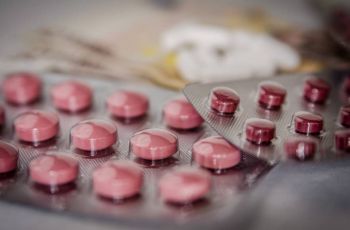 Laboratórios reduzem preços de medicamentos em 50%