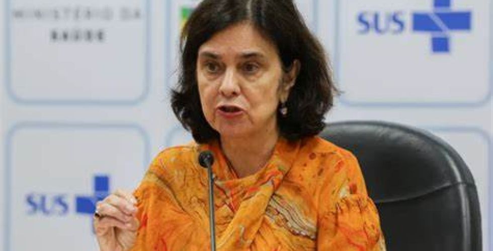 Nísia Trindade, Ministra da Saúde, vê retrocesso na relação entre a Anvisa e o Governo