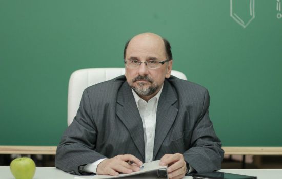 Farmácia x Drugstore: radicalismo e ideologia