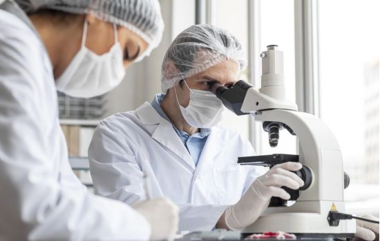 Cientistas analisam efeito da mistura de doses de vacinas diferentes contra Covid-19