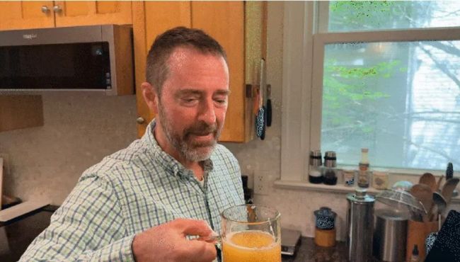 Cientista cria cerveja com função vacinal e provoca debate científico e regulatório