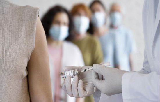 Por que não se atrasar para tomar a segunda dose da vacina contra a Covid-19?