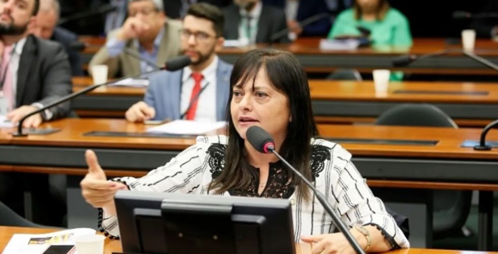Deputada farmacêutica, propõe a inserção do Farma na Saúde da Família, em PL