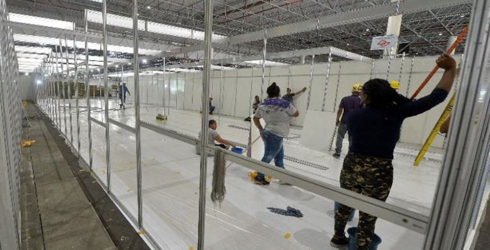 Exclusivo: farmacêutico mostra como foi montada farmácia do hospital de campanha em SP