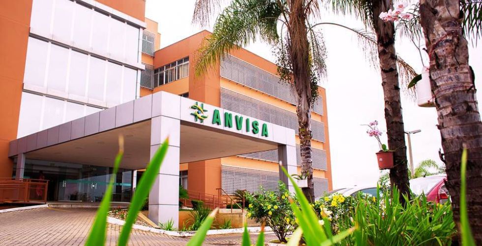 Vacinas não são intercambiáveis, diz Anvisa