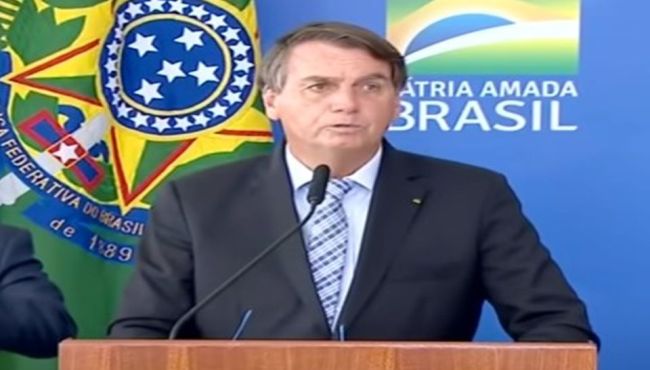 Retenção de receita para cloroquina e ivermectina vai cair, diz Bolsonaro. Anvisa nega