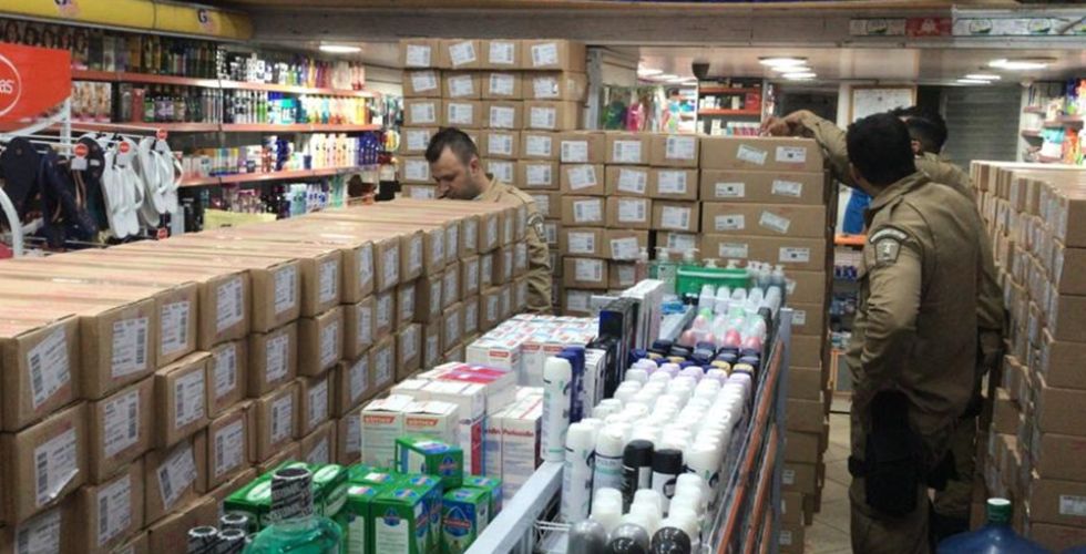 Farmácia é interditada com baratas e 19 mil caixas de sibutramina