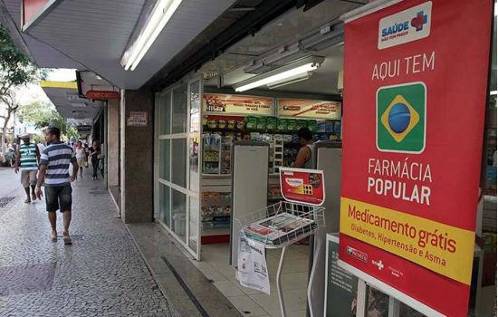 PL prevê distribuição de álcool e máscara em Farmácia Popular