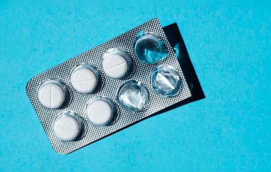 Anvisa suspende lote de medicamento por sinais de bolor
