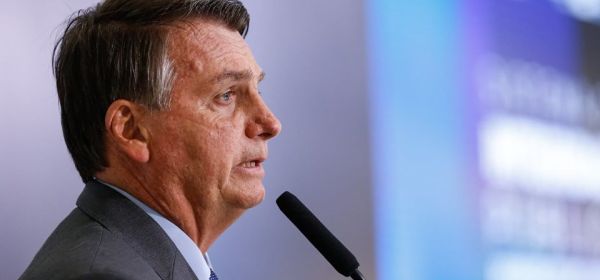 Bolsonaro veta projeto que facilitaria tratamento oral contra o câncer