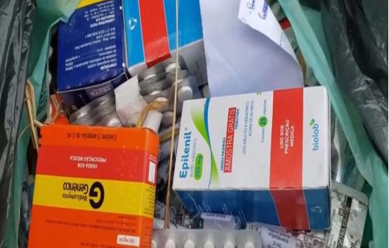 Vigilância sanitária recolhe dezenas de medicamentos descartados irregularmente