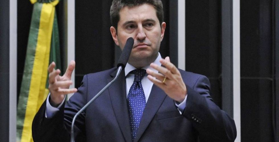 Congresso avalia redução de base de cálculo de tributos para farmácias