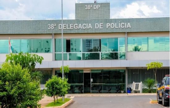 Farmacêutico é preso após lamber nádegas de jovem antes de aplicar injeção