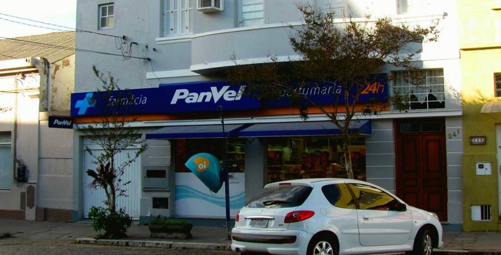 Rede de farmácias amplia negócios e vai abrir 500 vagas