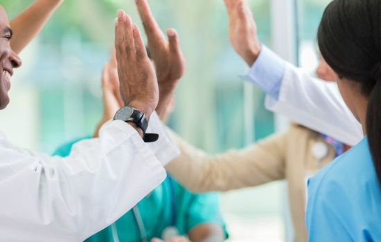 6 indicações de médicos sobre como o farmacêutico pode ajudar no tratamento do paciente