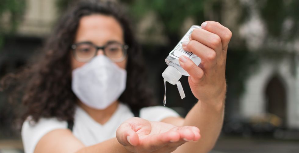Anvisa libera fabricação de álcool em gel por farmácias de manipulação