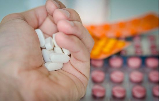 Vendas de medicamentos sem comprovação de eficácia contra Covid-19 disparam no Brasil