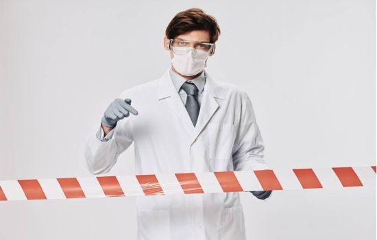 Redes proíbem uso de EPI para não assustar clientes