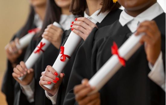 Após colega deixar rombo, alunos de Farmácia têm ajuda da comunidade para festa de formatura no RS