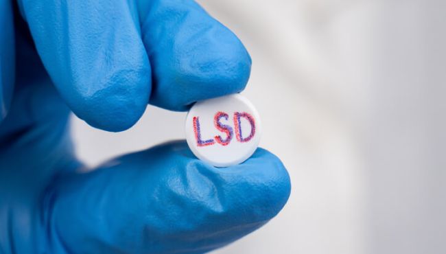Estudo indica efeito prolongado do LSD na redução da ansiedade