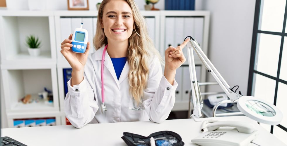 Nova diretriz antecipa rastreio do diabetes para 35 anos e destaca atuação clínica do farmacêutico
