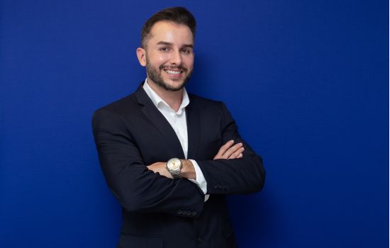 DE MÚLTIPLAS JORNADAS À REFERÊNCIA  NA ESTÉTICA AVANÇADA: A TRAJETÓRIA DO DR. PEDRO SOUSA