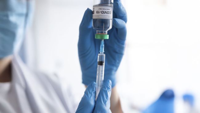 Vacinas de mRNA contra a Covid-19 podem ‘reprogramar’ o sistema imune e potencializar o tratamento do câncer