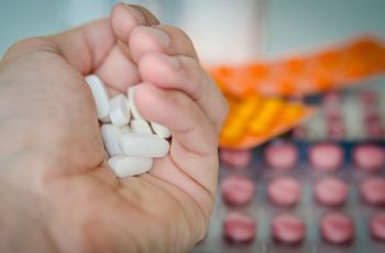 Vendas de medicamentos sem comprovação de eficácia contra Covid-19 disparam no Brasil
