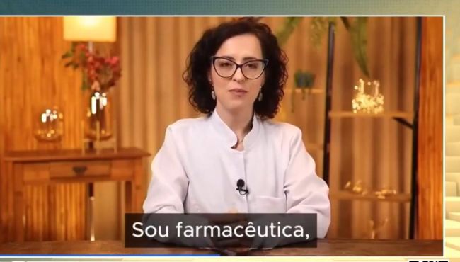 Farmacêuticos e médicos são interpretados por atores para vender produtos milagrosos sem registros em vídeos enganosos