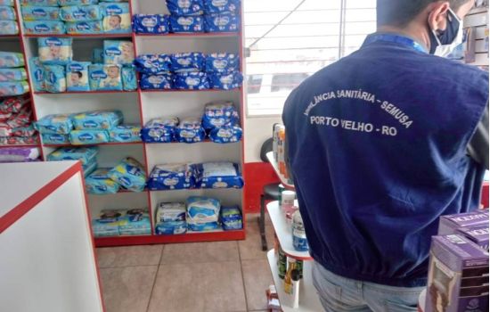 Polícia fecha farmácia por funcionar sem farmacêutico e vender medicamentos vencidos